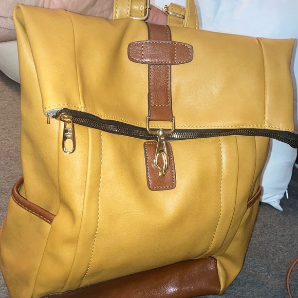 Backpack not sure of the brand name on this bag. - Picture 2 of 3